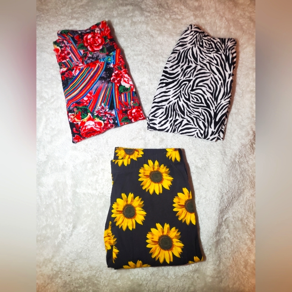 3 pairs of No Boundaries printed leggings between sizes small and medium.